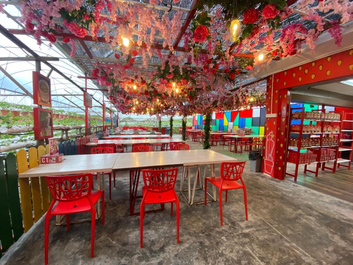 טאנה ראטה Aiza Homestay Opposite Abang Strawberry Taman Sedia מראה חיצוני תמונה