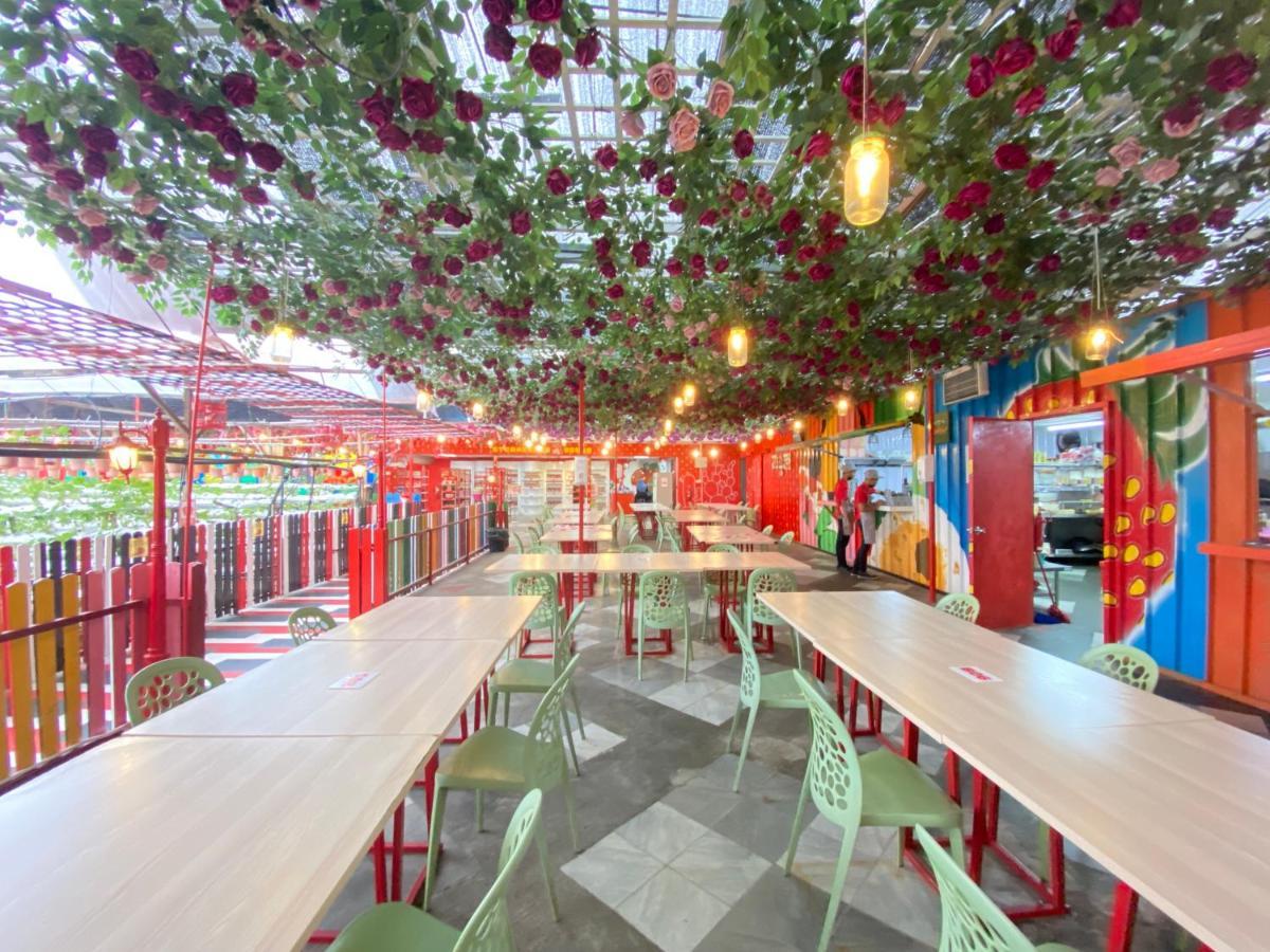 טאנה ראטה Aiza Homestay Opposite Abang Strawberry Taman Sedia מראה חיצוני תמונה