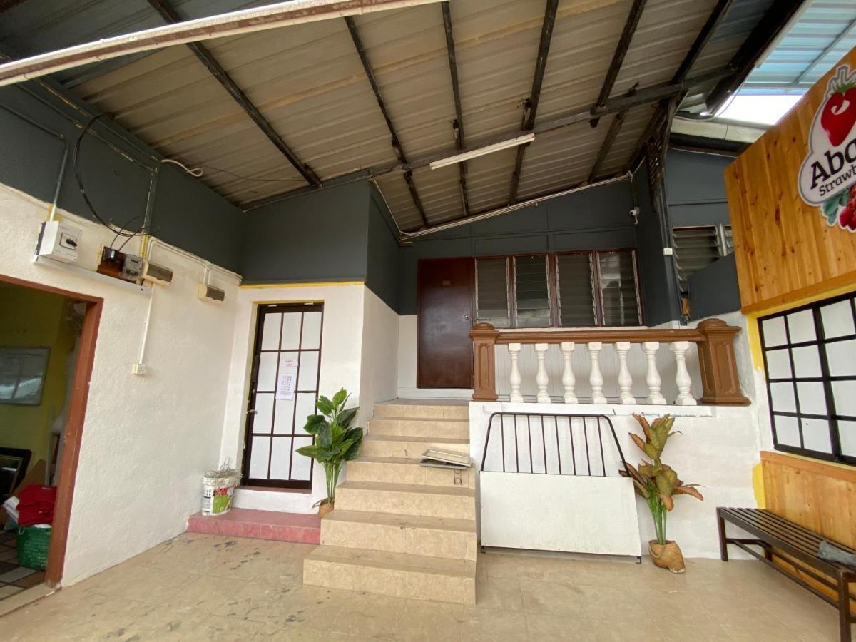 טאנה ראטה Aiza Homestay Opposite Abang Strawberry Taman Sedia מראה חיצוני תמונה