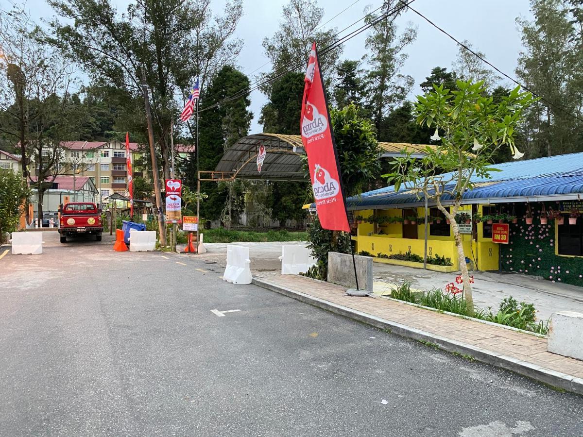 טאנה ראטה Aiza Homestay Opposite Abang Strawberry Taman Sedia מראה חיצוני תמונה