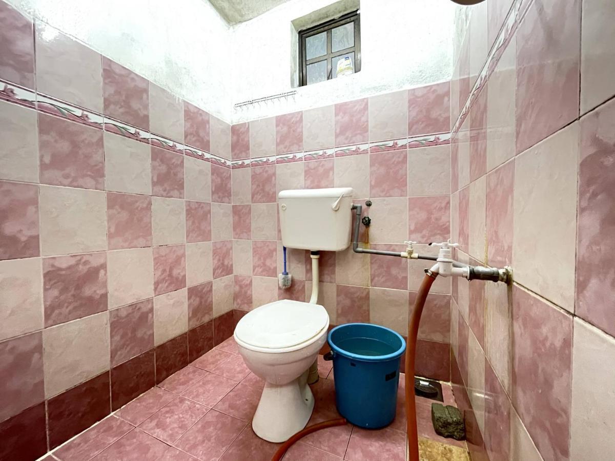 טאנה ראטה Aiza Homestay Opposite Abang Strawberry Taman Sedia מראה חיצוני תמונה