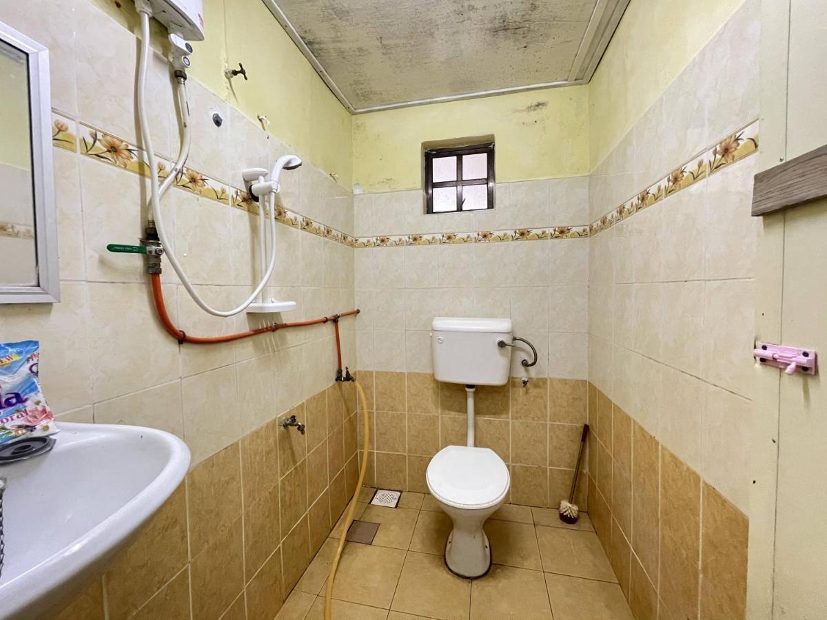 טאנה ראטה Aiza Homestay Opposite Abang Strawberry Taman Sedia מראה חיצוני תמונה