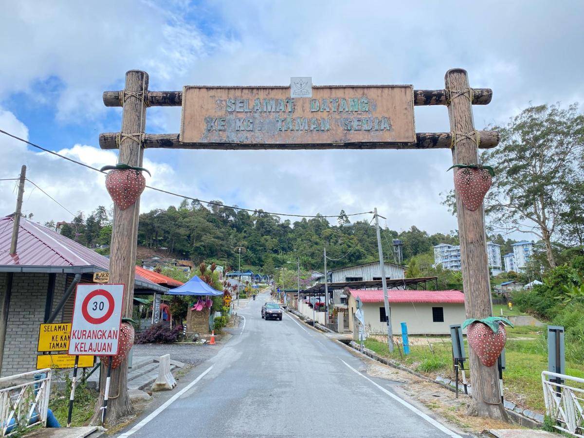 טאנה ראטה Aiza Homestay Opposite Abang Strawberry Taman Sedia מראה חיצוני תמונה