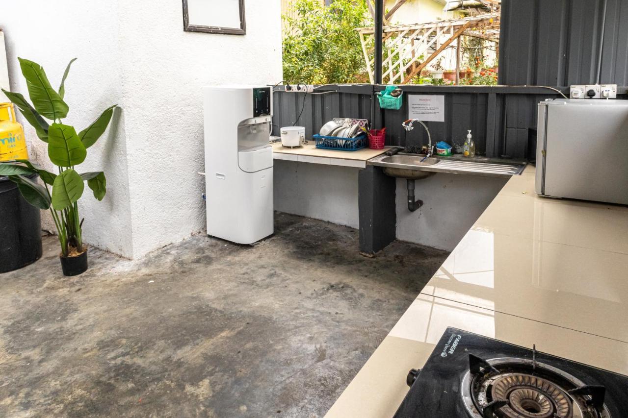 טאנה ראטה Aiza Homestay Opposite Abang Strawberry Taman Sedia מראה חיצוני תמונה
