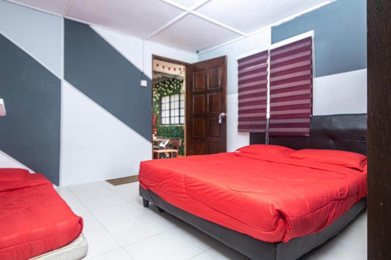 טאנה ראטה Aiza Homestay Opposite Abang Strawberry Taman Sedia מראה חיצוני תמונה
