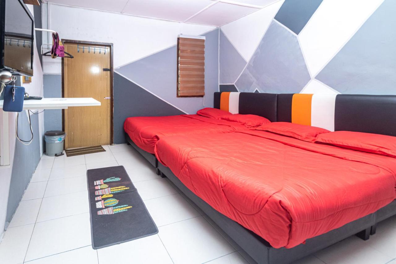 טאנה ראטה Aiza Homestay Opposite Abang Strawberry Taman Sedia מראה חיצוני תמונה