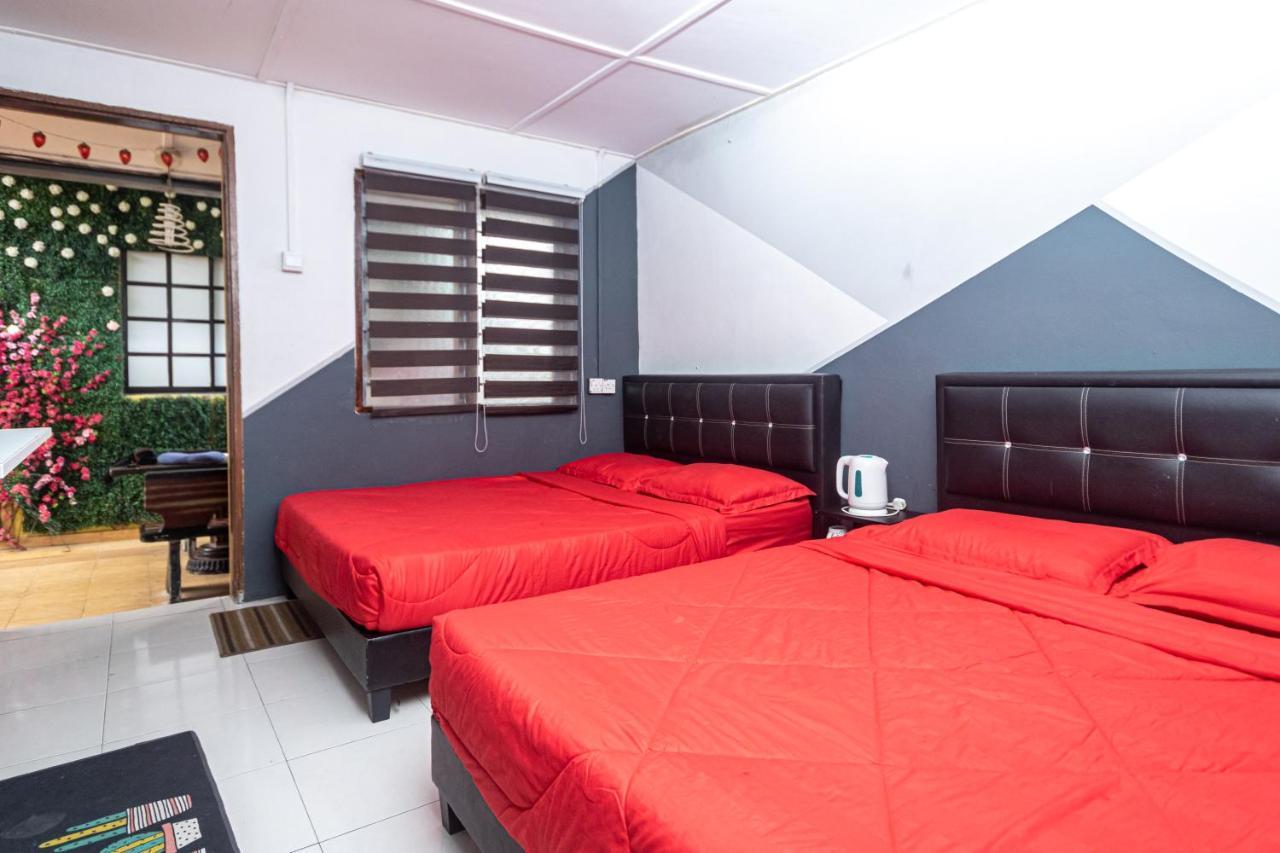 טאנה ראטה Aiza Homestay Opposite Abang Strawberry Taman Sedia מראה חיצוני תמונה