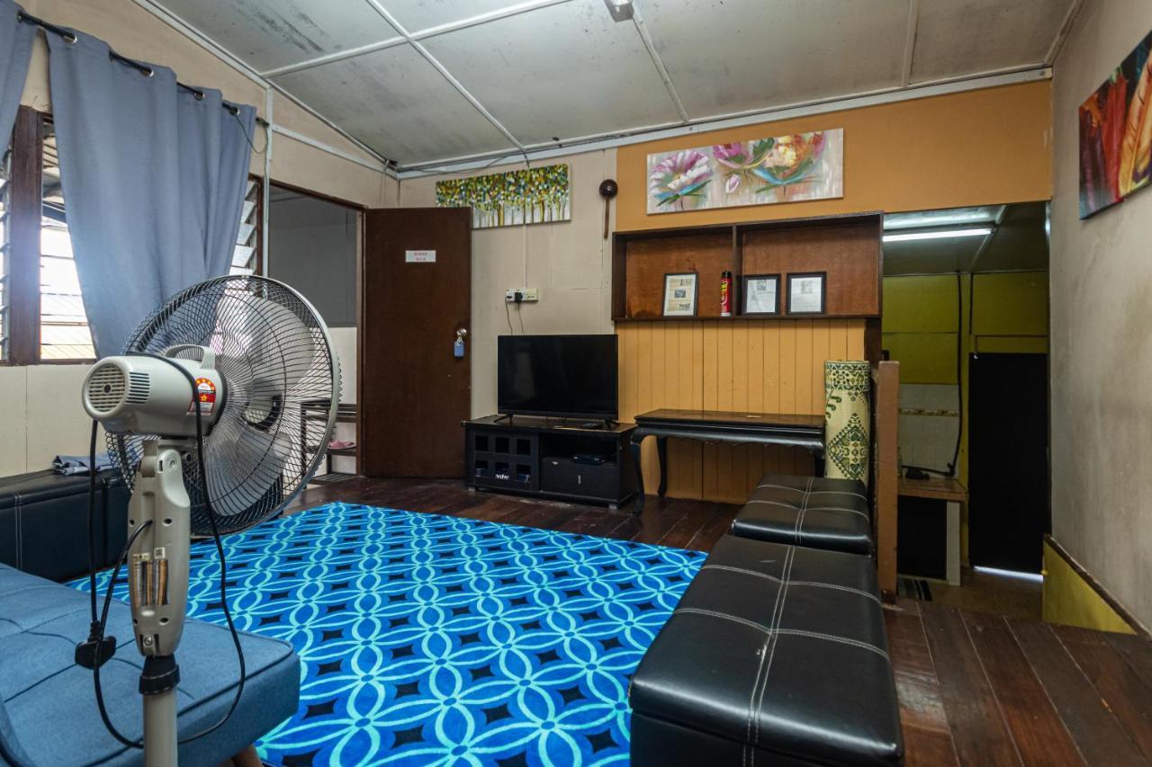 טאנה ראטה Aiza Homestay Opposite Abang Strawberry Taman Sedia מראה חיצוני תמונה