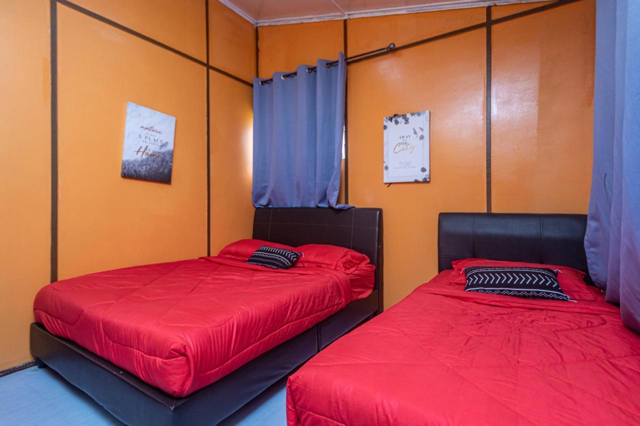 טאנה ראטה Aiza Homestay Opposite Abang Strawberry Taman Sedia מראה חיצוני תמונה