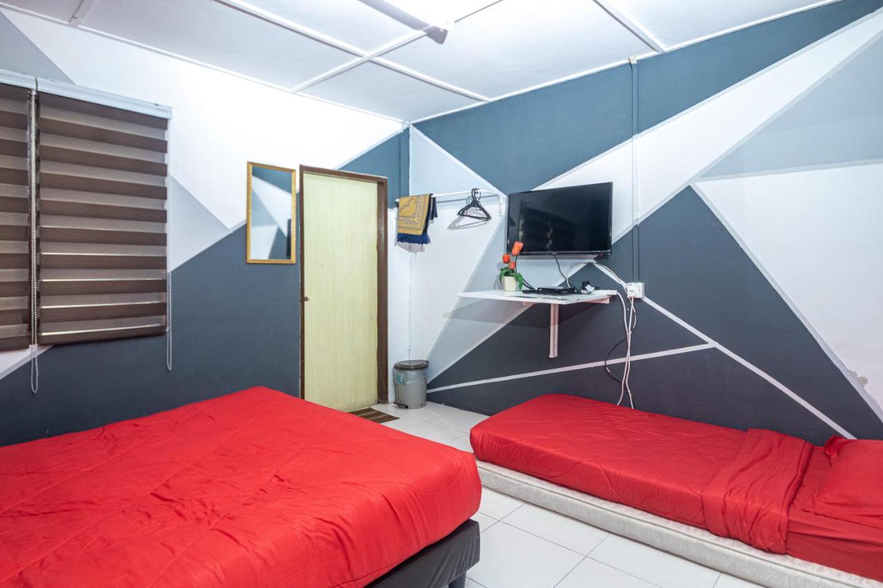 טאנה ראטה Aiza Homestay Opposite Abang Strawberry Taman Sedia מראה חיצוני תמונה