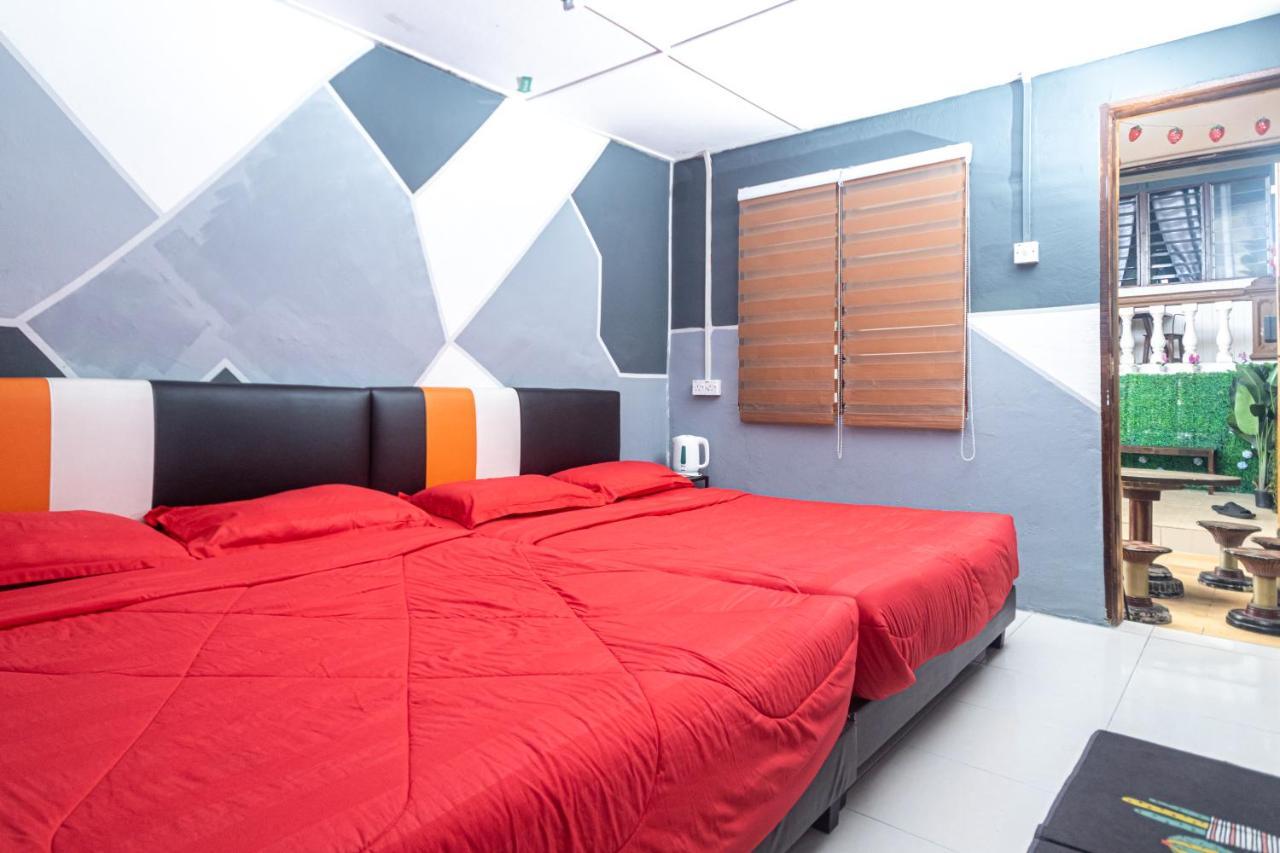 טאנה ראטה Aiza Homestay Opposite Abang Strawberry Taman Sedia מראה חיצוני תמונה
