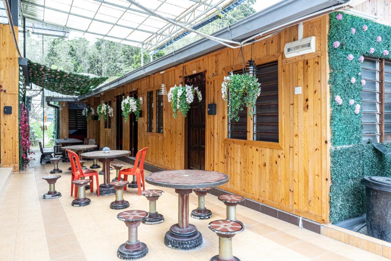 טאנה ראטה Aiza Homestay Opposite Abang Strawberry Taman Sedia מראה חיצוני תמונה