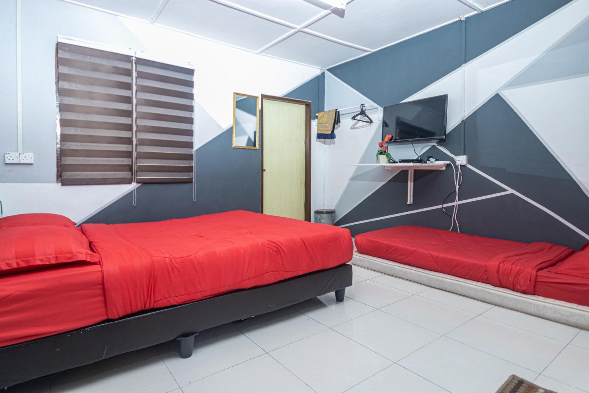 טאנה ראטה Aiza Homestay Opposite Abang Strawberry Taman Sedia מראה חיצוני תמונה