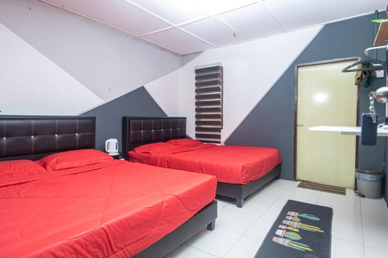טאנה ראטה Aiza Homestay Opposite Abang Strawberry Taman Sedia מראה חיצוני תמונה