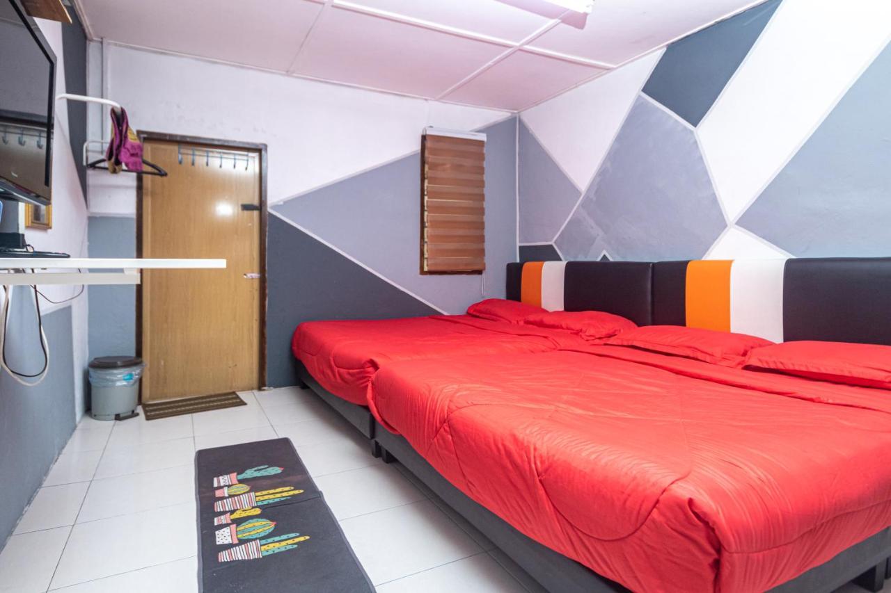 טאנה ראטה Aiza Homestay Opposite Abang Strawberry Taman Sedia מראה חיצוני תמונה